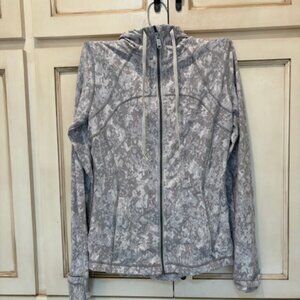 Lululemon Women’s Define Jacket Size 6 Gray White Digital Camo Print Full Zip Ho